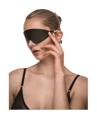 GUILTY PLEASURE BOUDOIR PEARL BINDFOLD - Piękna kobieta z opaską na oczach