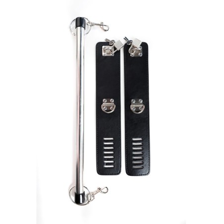 Spreader bar with ankle cuffs