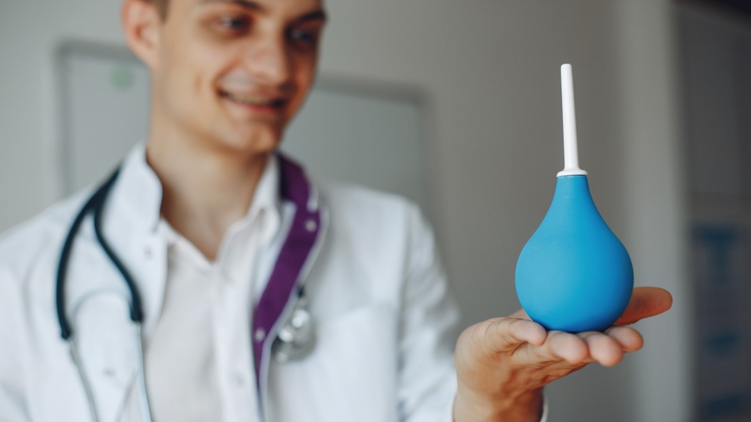 Czy lewatywa jest zdrowa? Wskazania, ryzyko i zasady bezpiecznego stosowania