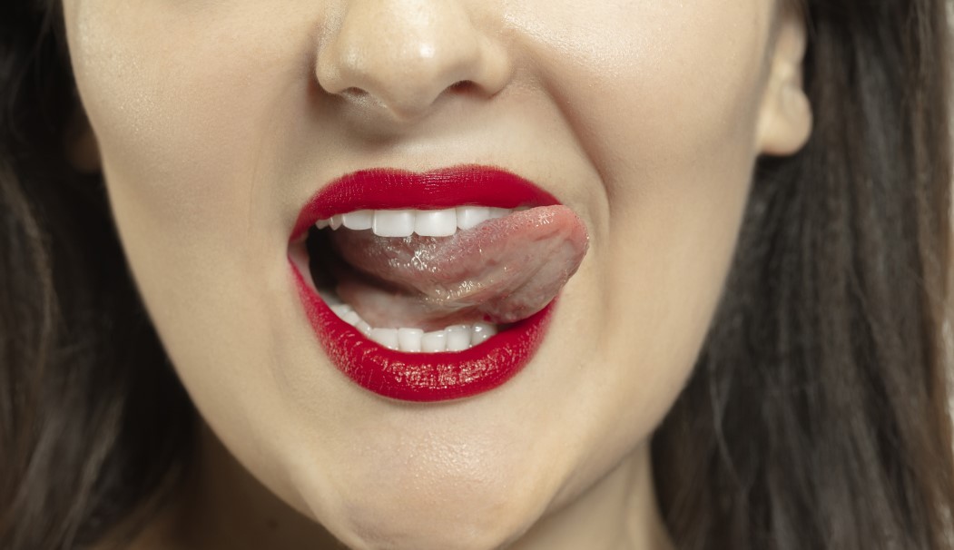 Czym jest Facefucking? Zasady, bezpieczeństwo i gadżety do eksperymentowania