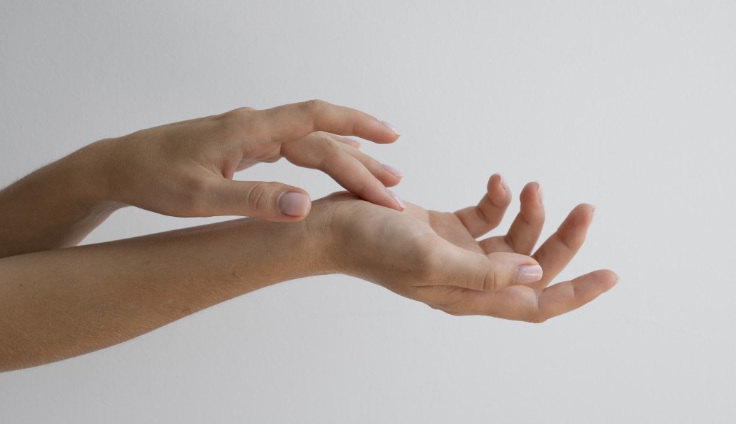 Knismolagnia i fetyszyzm łaskotania: seksualność, techniki i psychologia