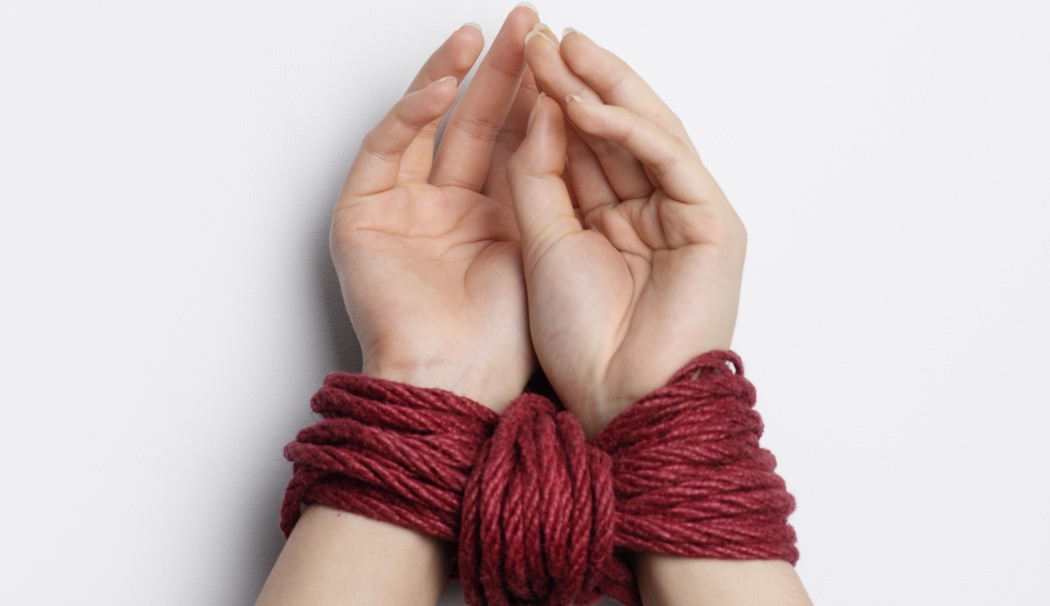 Jak związać dziewczynę - Przewodnik po Bondage dla początkujących