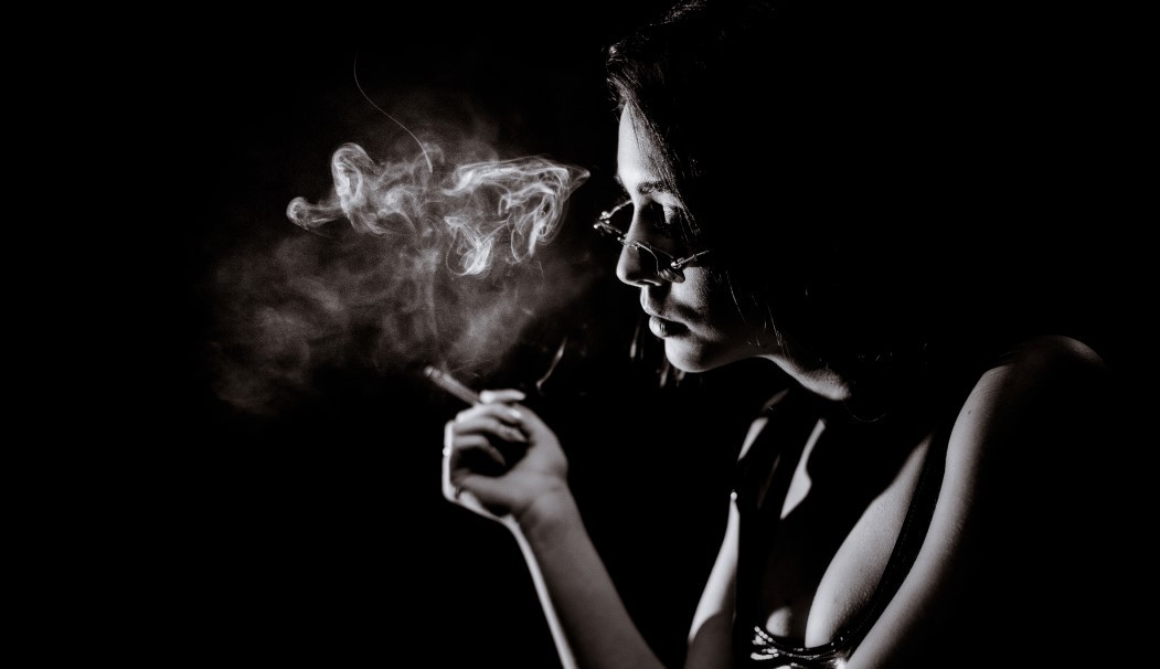 Smoking fetishism – seksualność, dominacja i estetyka dymu