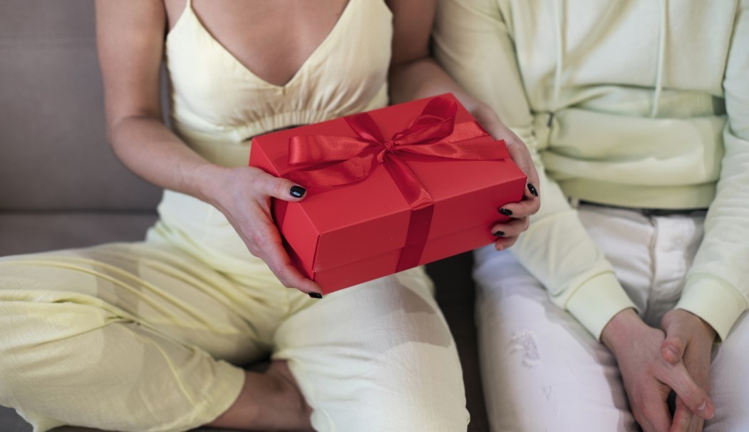 Dlaczego bielizna erotyczna jest popularnym prezentem i jakie niesie ze sobą znaczenie