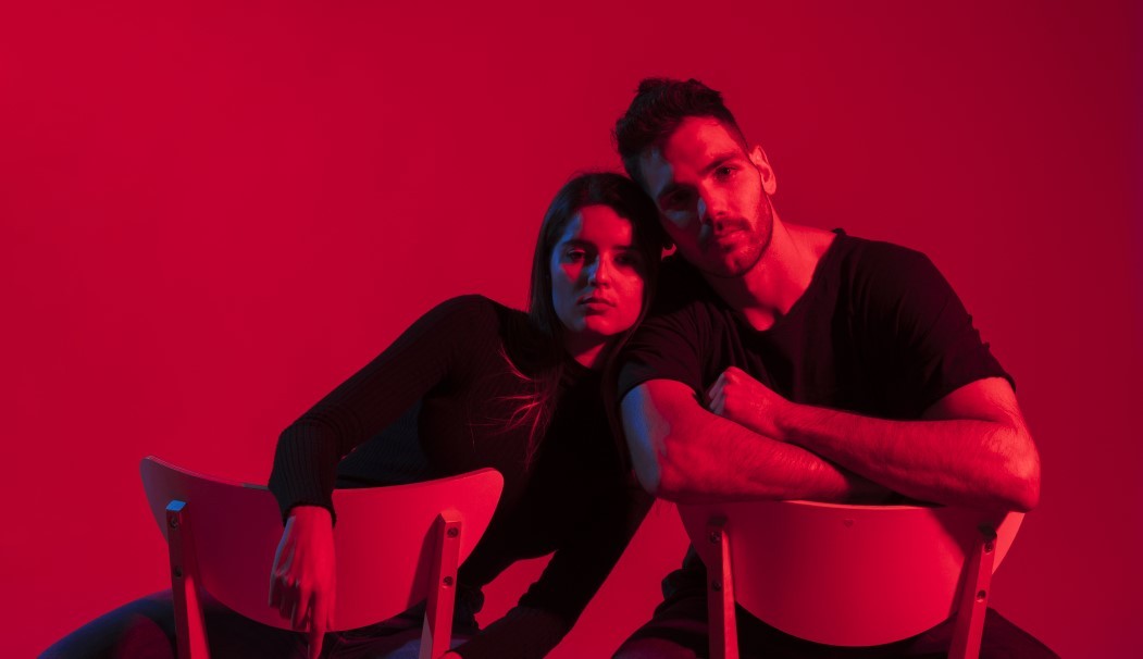 FWB – friends with benefits – co to znaczy i jak działa taka relacja?